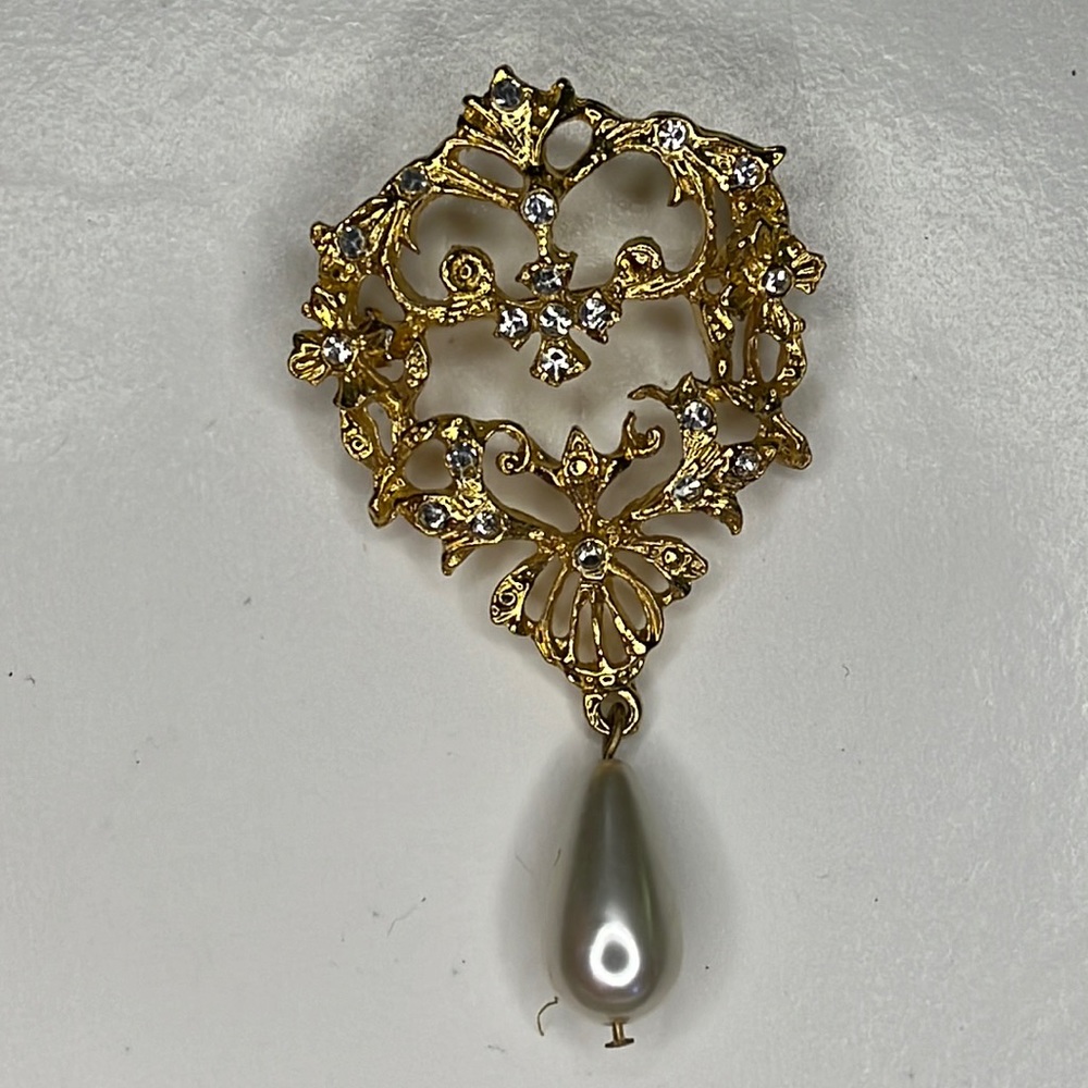 Gold tone, faux pearl and rhinestone brooch.